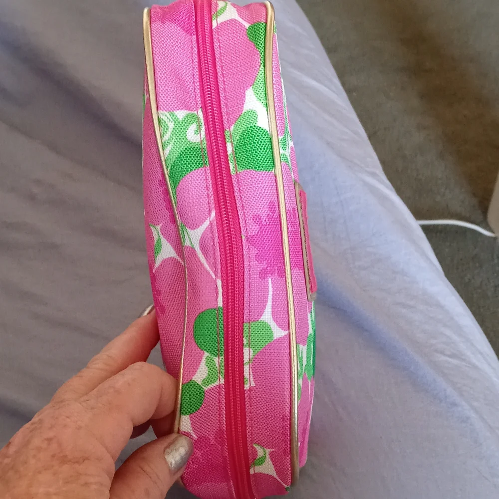 Estée Lauder zip mini bag